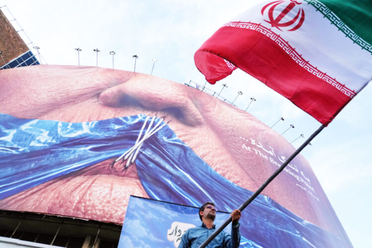 US military says it  intercepted Iranian  attacks on 3 Navy ships